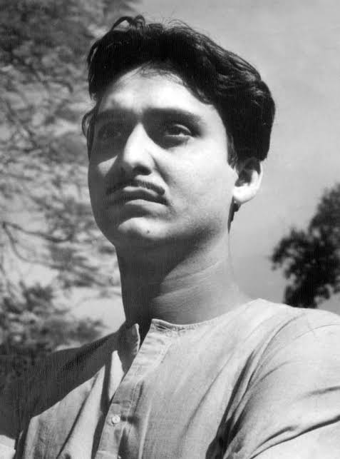 biswajit162's tweet photo. সারা জীবনের মতো একবারেই এই মৃত্যুসাজ..
এতদিন প্রাণ ছিল , অমরত্ব শুরু হলো আজ। আপনি সত্যিই অপরাজিত। https://t.co/RcOEAZURmO