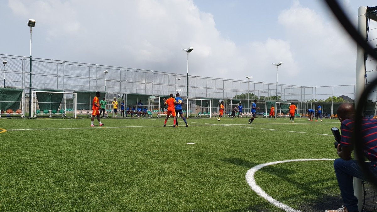 Second semi final between <a href="/BarcaAcademy/">Barça Academy</a> and @Goldenagesallstar ...its going all well <a href="/GoalCenterNG/">GoalCenter</a> #LockdownCup