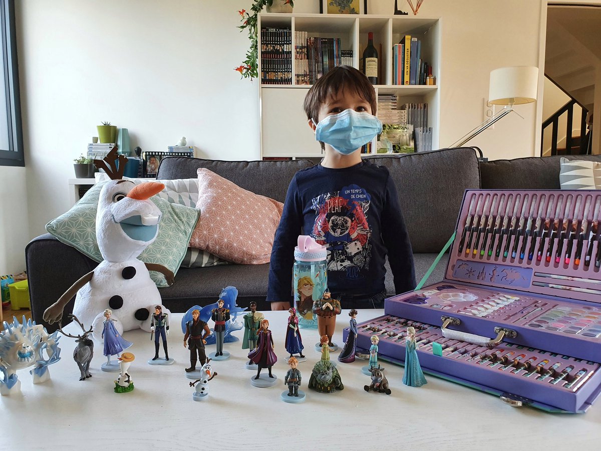Drabdomg's tweet photo. Déjà 1 mois depuis ce tweet. Merci beaucoup à tous pour vos messages. Tout mon soutien à ceux dont les enfants, fille comme garçon ont vécu la même chose. Et enfin merci @DisneyFR le cadeau lui a fait très plaisir 😊 https://t.co/4pttQvPg0C