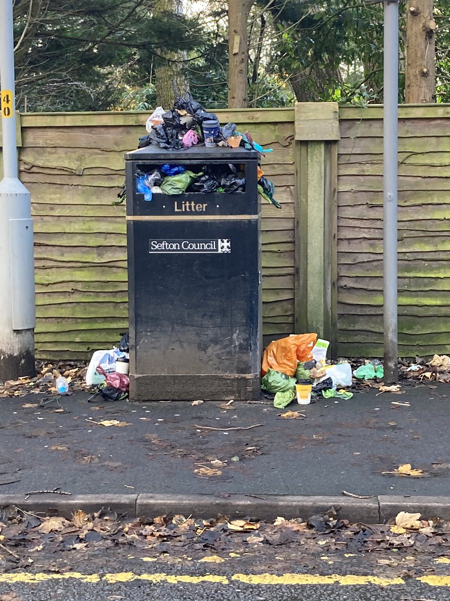 lisajaynec's tweet photo. @seftoncouncil bin overflowing on Victoria road Formby, national trust end https://t.co/g61S5C4Hhd