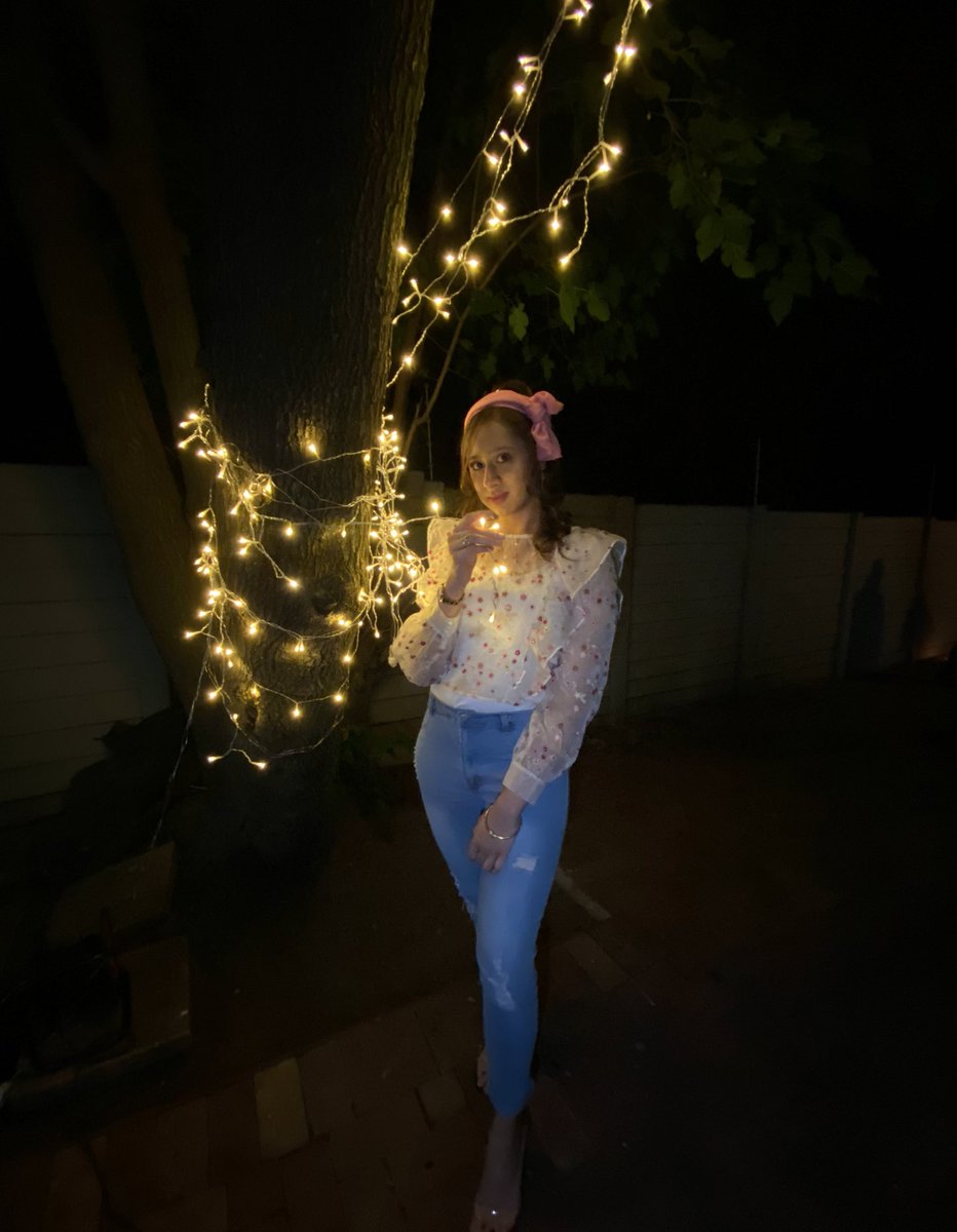 Faseeha_Hajat's tweet photo. ✨There were fairy lights and I just could not resist ✨ https://t.co/MLhDXtqBX0