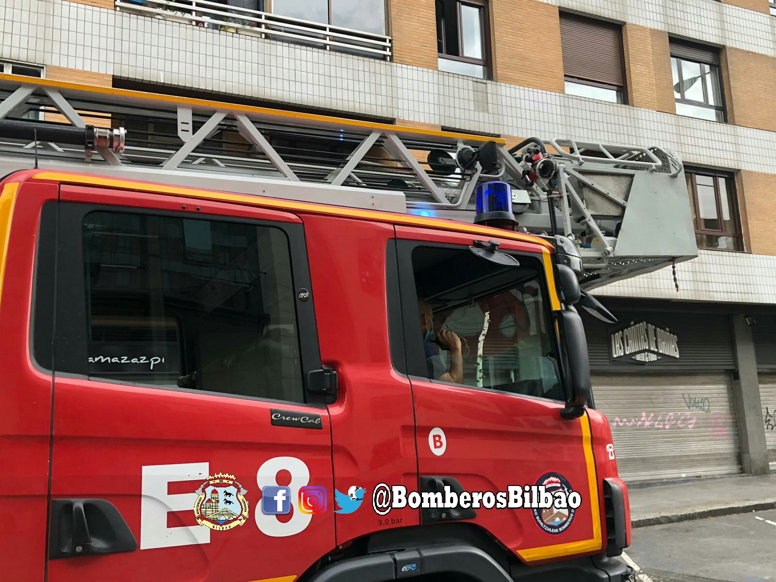 A.D.C.Bomberos Bilbao en Twitter: "Intervención para revisión/saneamiento de fachada. C/ Luis Briñas. Movilizada AEA del Parque de #Deusto #suhiltzaileak #Bilbao #bomberos 🚨🚒 https://t.co/nRQRVBNxcf" / Twitter