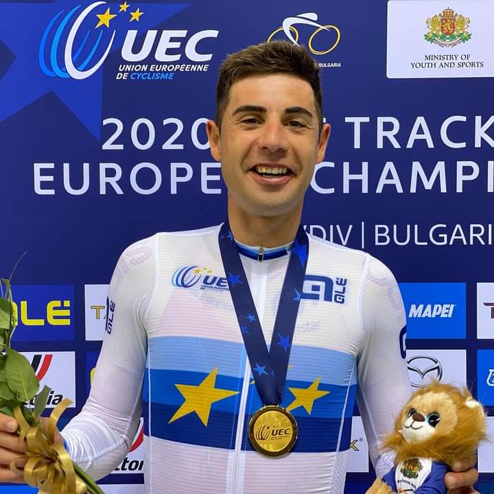APVillarrealCF's tweet photo. Ayer hizo historia de nuevo nuestro peñista de honor... Enhorabuena @SebastianMoraV !! 🚴♂️
🏆🇪🇺 Campeón de Europa de Puntuación en la #EuroTrack2020
Estamos muy orgullosos y felices por ti! 👏🥳 https://t.co/p4Osn7dXWT