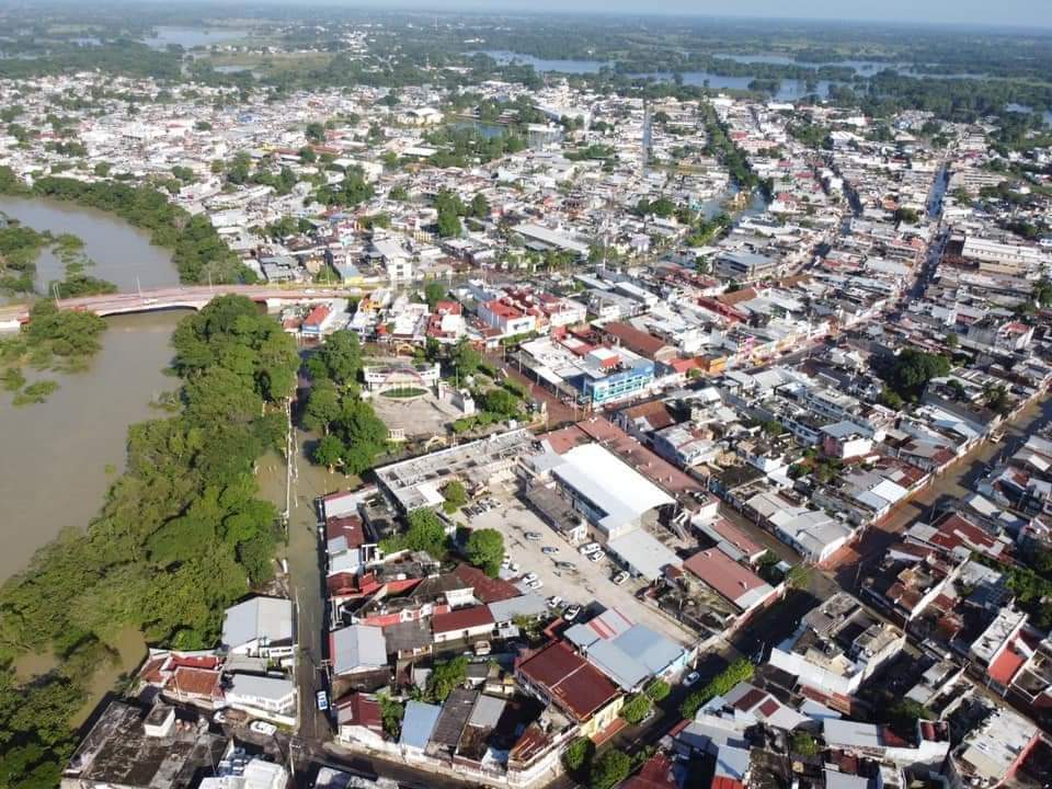 MÉXICO NEEDS YOUR HELP WHAT IS HAPPENING IN MÉXICO Tabasco and Chiapas are under water, and help takes too long, please help spread the word, they need your help.