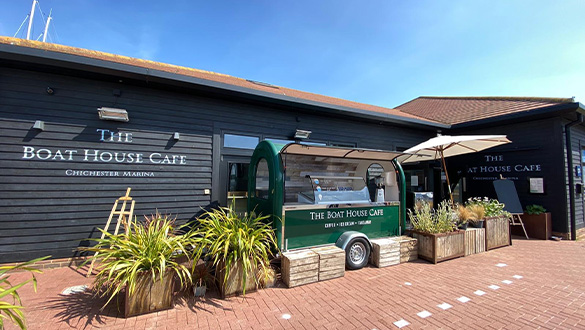 The Boat House Café at Chichester Marina is operating a takeaway service between 10am–3pm daily* from its outdoor kiosk, with a wide selection of hot and cold drinks, along with sweet and savoury treats. Contactless payments should be made where possible. bit.ly/3ltsjW1
