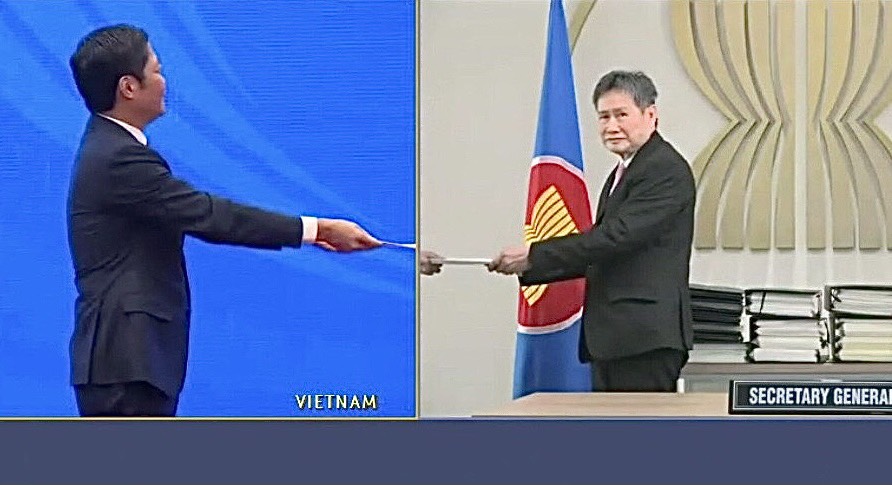 MFAThai's tweet photo. Prime Minister of #Thailand, along with leaders of 15 countries, witnessed the signing of #RCEP during #ASEAN2020.The agreement is the world's largest #FTA, attracting trade&investment, improve commercial competitiveness, and strengthen regional economic value for public benefits https://t.co/ISB9vaCWGX