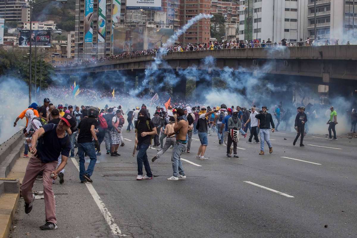 Venezuela suffers! marches were held, the streets were closed, protests and homing were held, and the president did not care about that at all.