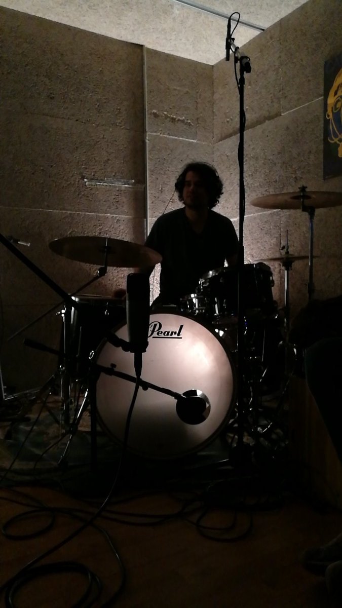 cuchillasband's tweet photo. Pues nos hemos liado y otra vez grabando con el @cuberoscar 💖💖 https://t.co/wFr3t6Q0Yp