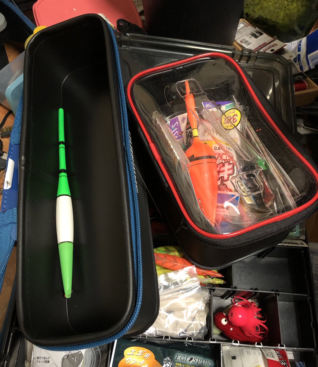 ヒロ 釣具を新しいevaシステムケースに入れ替え これで長い電気ウキも収納出来るようになった プラケースと違ってリュックなどに入れても痛くなく チャックで密封出来るので使用した後の水滴がバッグ内から漏れないのも利点 カメラと釣具同じリュック
