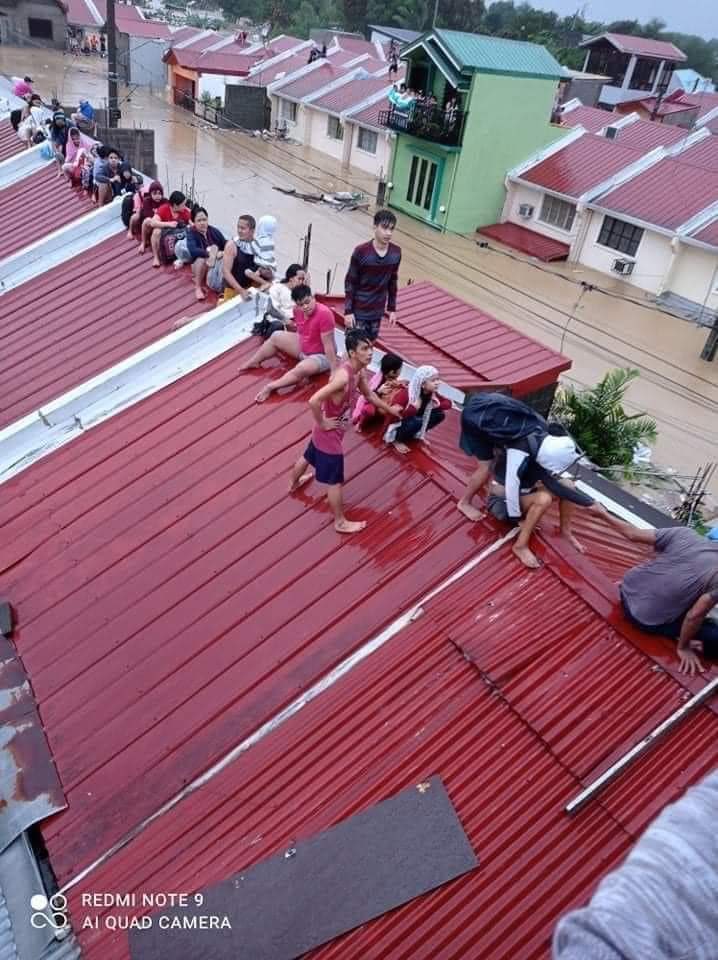 OffGunLove4ever's tweet photo. Please save my moots at PH 🙏🏻🙏🏻😭
May god protect all of you ....
#CagayanNeedsHelp #PrayForPhilippines
#RescuePH #Region2NeedsHelp #GMANews #IsabelaNeedsHelp #TugeguaraoNeedsHelp https://t.co/jQvl7LpqsG