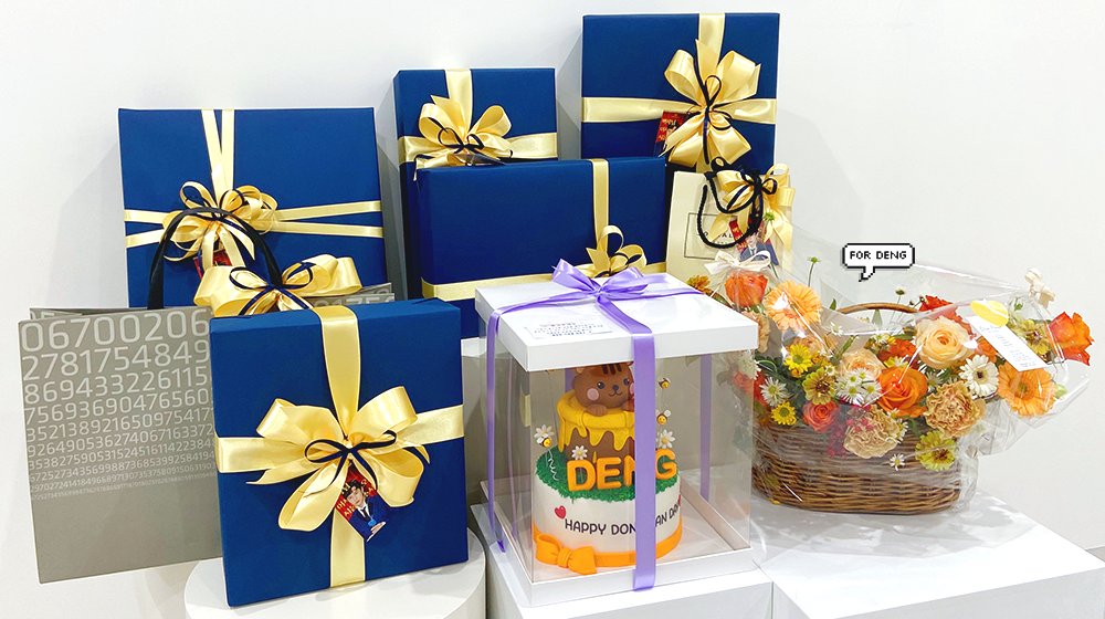 FOR_DENG's tweet image. ଘ(੭*ˊᵕˋ)੭ 🎂
𝐡𝐚𝐩𝐩𝐲 𝕕𝕠𝕟𝕘𝕨𝕒𝕟 𝐝𝐚𝐲
─ 𝐩𝐭.𝟏

뎅탄절을 축하하며 케이크와 꽃, 선물을 조금 일찍 전달했어요! 자세한 후기와 정산내역은 꼼꼼히 정리하여 추후에 업로드하겠습니다 \(◡̈)/♥