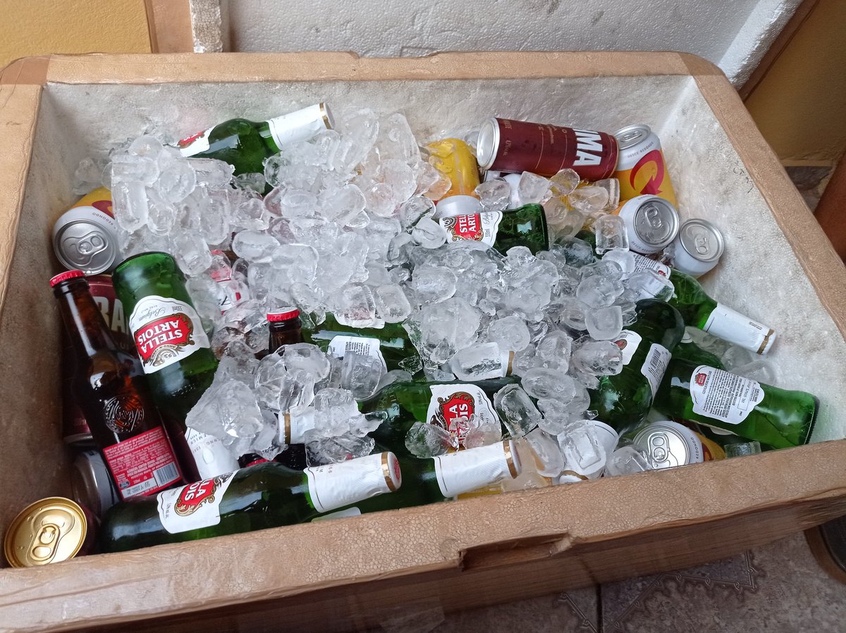 adriana_dotta's tweet photo. E o fds não tem fim.
Quando o chopp acaba, vc acorda achando que encerrou as coisas e da de cara com uma caixa lotada ...
Demingouuu 🙆🏻♀️
#3diasdefesta https://t.co/RCJXRYw0KE