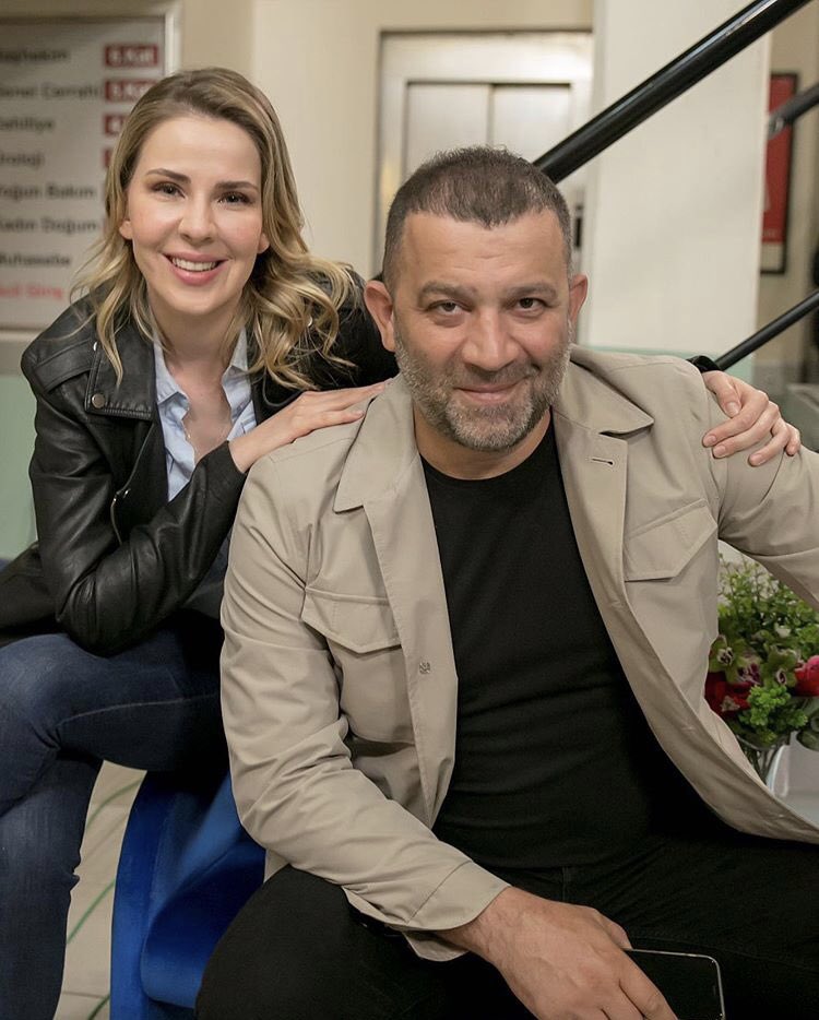mavimsiuser's tweet photo. Şimdi şu iki çifte iyi bakın siz onların kesip attığı tırnak bile olmazsınız😏hem sizin ne haddinize kendinizi onlarla bir tutuyorsunuz kendinizi bir halt zannetmeyin #ArkaSokaklar https://t.co/sEPKMPBHN3