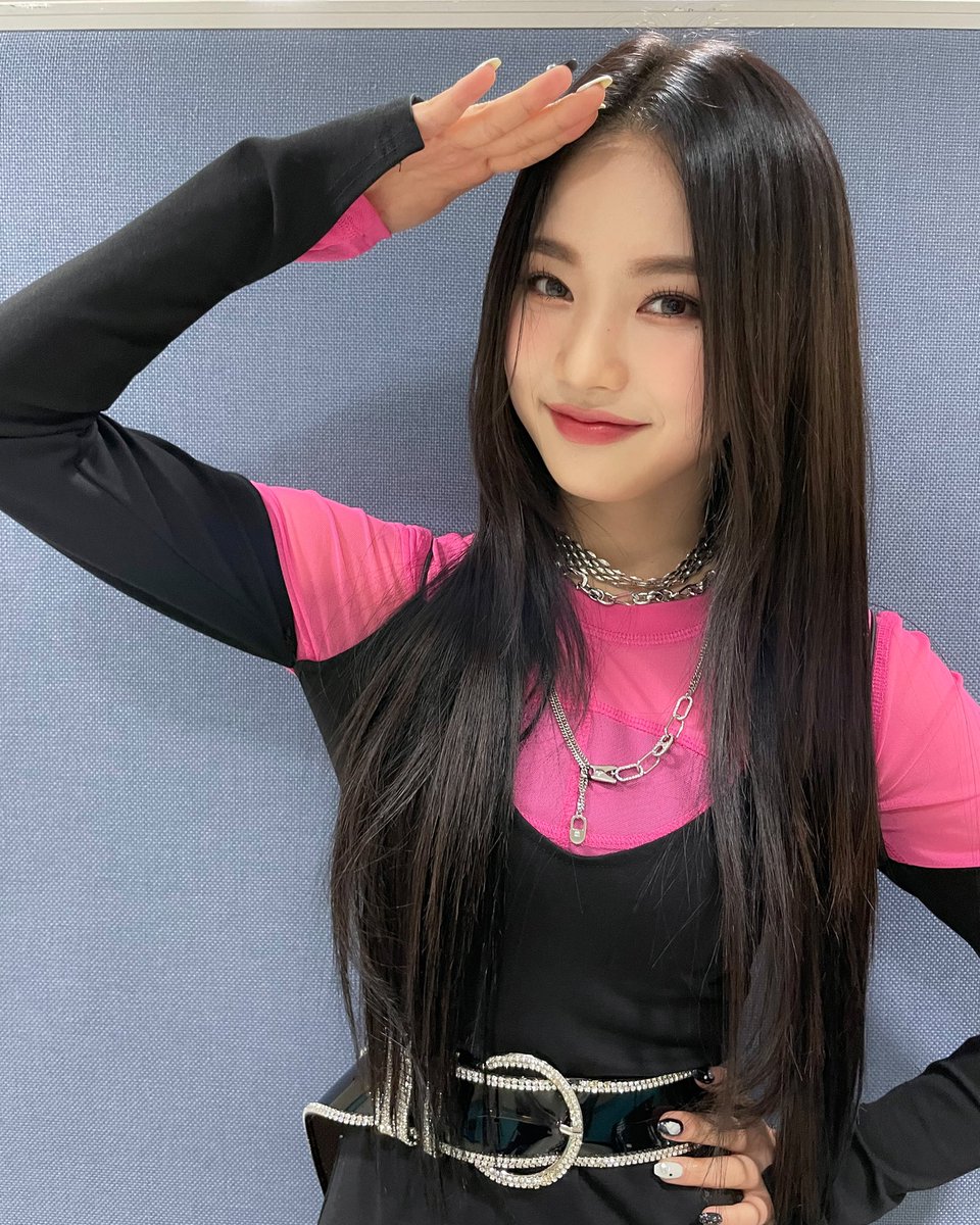 isastayc_squad's tweet photo. Queen #ISA ♥♥
I always like she smile 🐰😍😍
.
.
#STAYC #스테이씨 #SO_BAD @STAYC_official https://t.co/L3xKCw3kw7