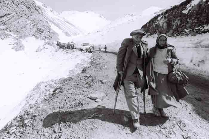 Farkhaad's tweet photo. 10 hours to #Azerbaijanis to leave their legal houses in #Kalbajar (1993) Extra 10 days to #Armenians to leave occupied houses of Azerbaijanis in Kalbajar (2020)
We waited for 27 years, we can wait for 10 more days. 

 #KarabakhisAzerbaijan https://t.co/piL5MuAY6J