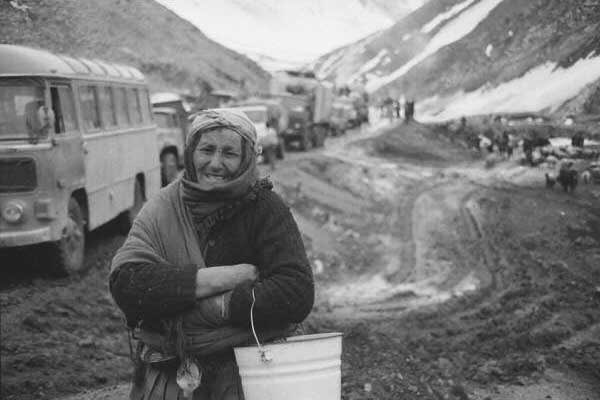 Farkhaad's tweet photo. 10 hours to #Azerbaijanis to leave their legal houses in #Kalbajar (1993) Extra 10 days to #Armenians to leave occupied houses of Azerbaijanis in Kalbajar (2020)
We waited for 27 years, we can wait for 10 more days. 

 #KarabakhisAzerbaijan https://t.co/piL5MuAY6J