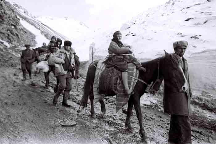 Farkhaad's tweet photo. 10 hours to #Azerbaijanis to leave their legal houses in #Kalbajar (1993) Extra 10 days to #Armenians to leave occupied houses of Azerbaijanis in Kalbajar (2020)
We waited for 27 years, we can wait for 10 more days. 

 #KarabakhisAzerbaijan https://t.co/piL5MuAY6J