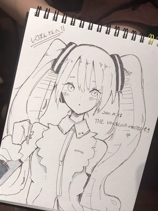 焼肉アフターの後にしぐぽんさんのスケブにNTミクちゃん描かせて戴きました〜!初スケブ緊張した????????✨✨✨✨✨✨ 