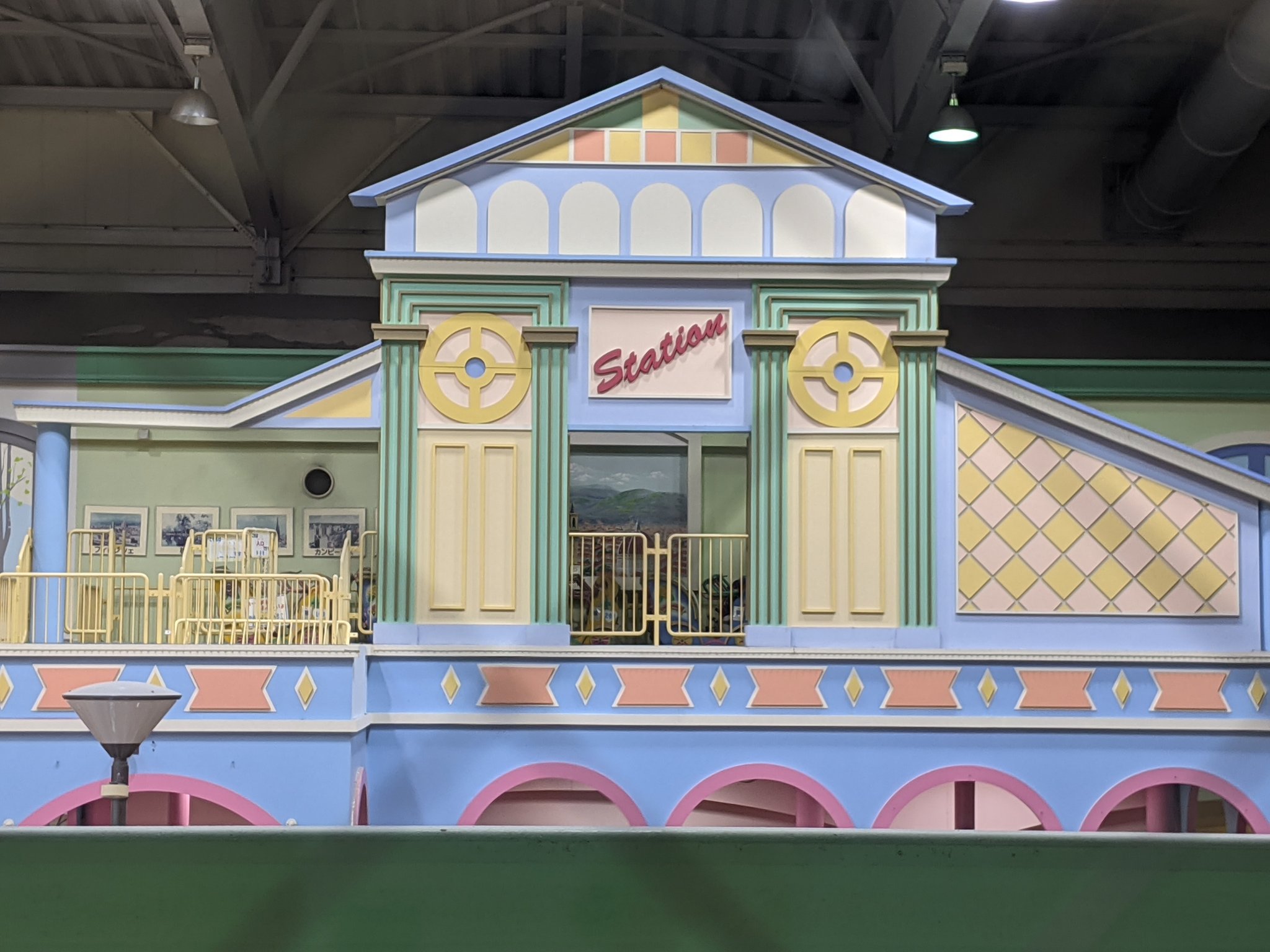 しゅりね Twitterren 周りにはこんな建物もありますがこれも昔は乗り物だったのかも リプに続く T Co Pvu8c7h8ny Twitter