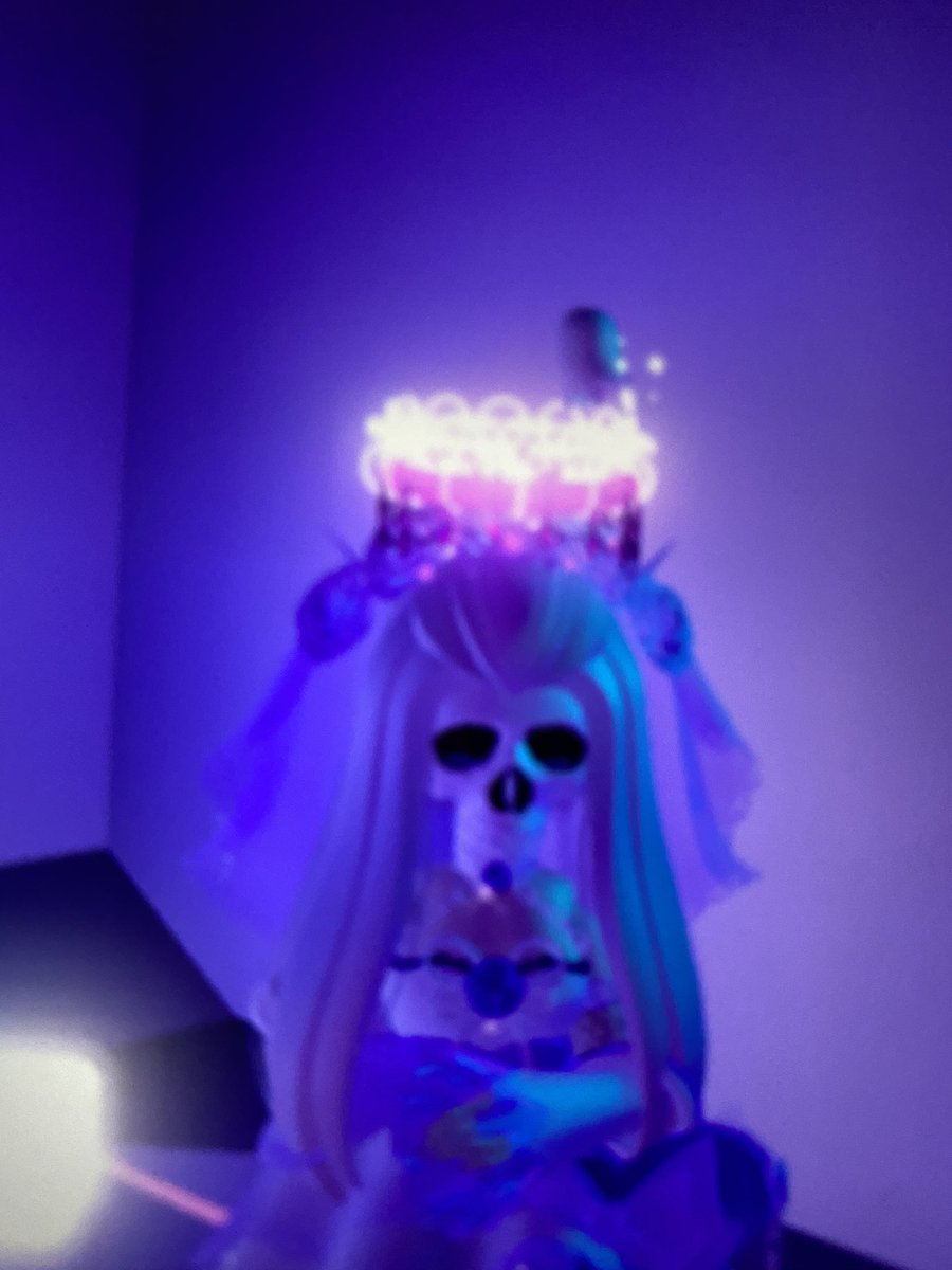 tay51017154's tweet photo. Trading old hal19 halo! Seeing offers. IA: old mermaid and autumn
Or just other offers #royalehighhalotrades #trade #roblox #hal19 #haloroyalhigh #halloweenhalo #seeingoffers #offer #royalhigh https://t.co/KD0ck8S64e