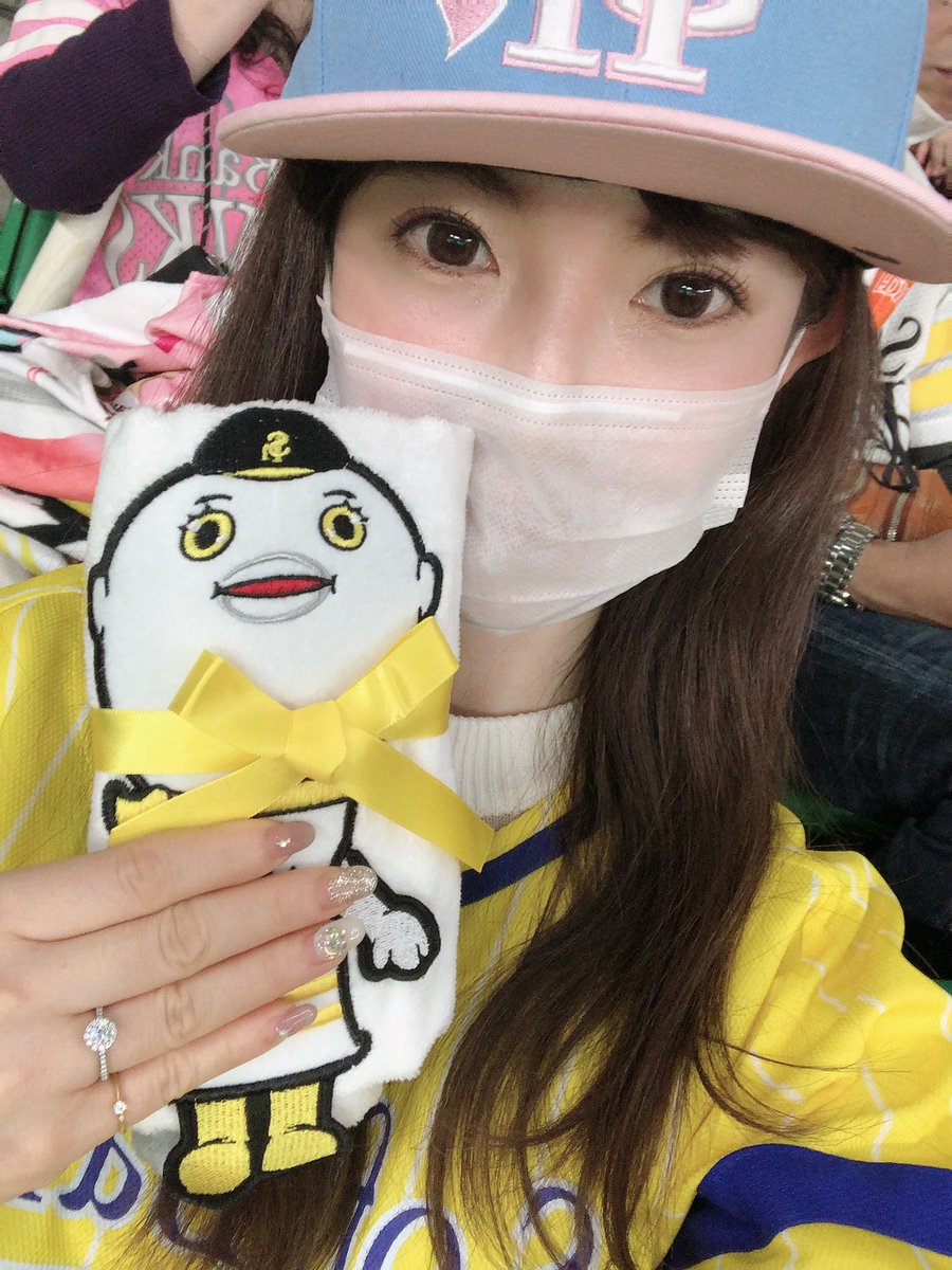 BelleEpoque1980's tweet photo. 中村晃かっこよかった〜❤️
さすが選手会長！
2打席連続ホームランしびれました！

続いてマッチまで⚾️
初の熱男もできたし、もう大満足の試合内容でした😍✨

勝利へのみんなの気持ちが伝わってきて、優勝決まった瞬間、号泣😂
素晴らしい試合でした✨ありがとうございます✨

#cs2020 #sbhakws https://t.co/1vxpBf2Ndk