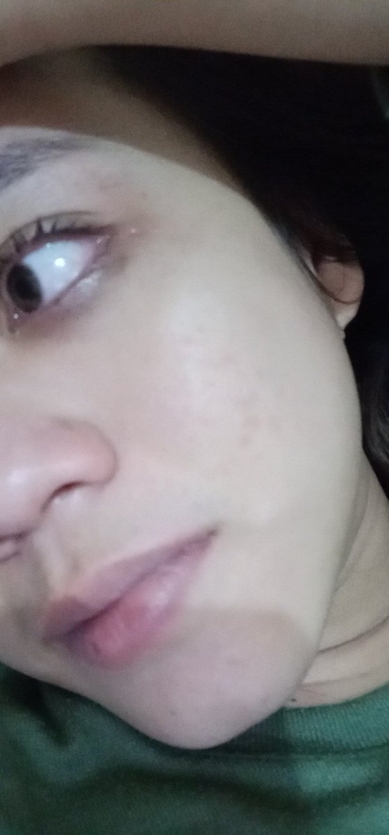 tutuatuw's tweet photo. Trlalu banyak nahan emosi ujung2nya cuma bisa nangis sndrian. Di ig mah keliatannya seneng terus bahagia terus https://t.co/KNxP36c4el