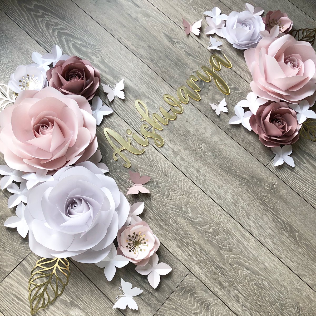 DearAmyGifts's tweet photo. LAST DAY FOR ORDERS ✨

Hope you’re all having a lovely chilled day, I’m being super productive todAy and getting a head start for the new week! 👌🏼

6 weeks today Christmas Day will be done and dusted 🙉 crazy!! 

#queenof #sundayfunday #papercrafts #paperflowers #paperflorist https://t.co/u9M8uCnK4d