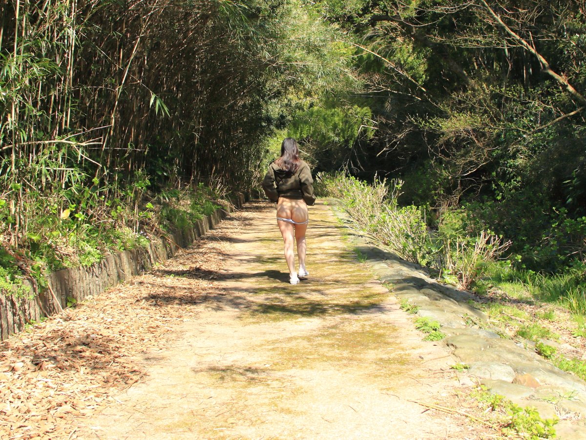 6shosuke's tweet photo. 今くらいの気候で女の人のお尻写真を外で撮りたい！
静かな公園とか、景色の綺麗なところとか、
栃木県内なら色々知っていますので、
興味ある方ぜひご連絡ください！

晴れた日は好きだけど、静電気が苦手

＃モデル募集　#栃木県　#お尻写真 https://t.co/sWhbeCc2em