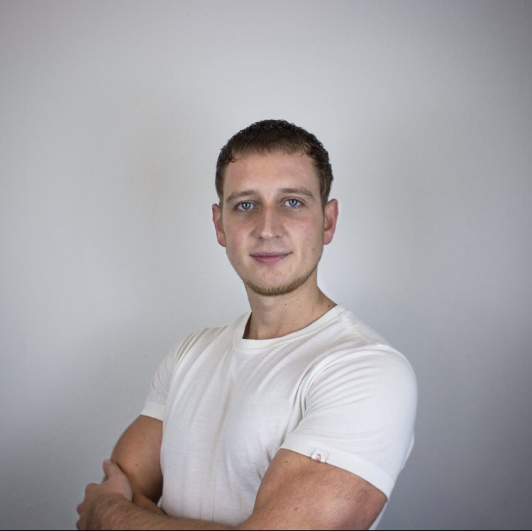 FacksPer's tweet photo. Look at me now 🙌🙌
#portrait #portraitphotography #portraitmood #photo #photography #photooftheday #photoshooting #producer #producers #beatmaker #beatmakers #germany #moves #vibe #vibes #motivation #positivevibes #positivethinking #positivemindset #beatproducer #beatproducers https://t.co/puGt6noFqi