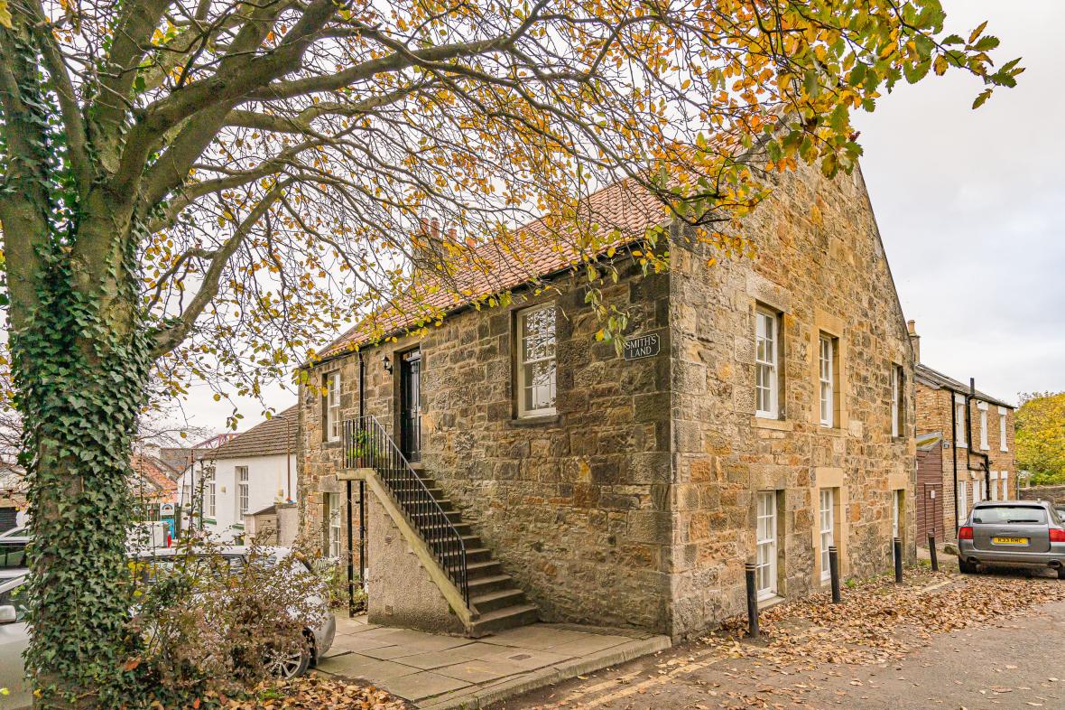 BricksScotland's tweet photo. 30 properties you can buy for under £300,000 in the UK and Europe https://t.co/Uth2dy9DBP https://t.co/gZ30O8Mty0