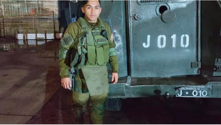 exantecl's tweet photo. 🔴 Exclusivo habla carabinero del Puente Pío Nono: “La caída fue un accidente, mi intención era detenerlo”

Revisa la entrevista completa acá: https://t.co/l1jHJPYZKy https://t.co/zjvlCaawgX