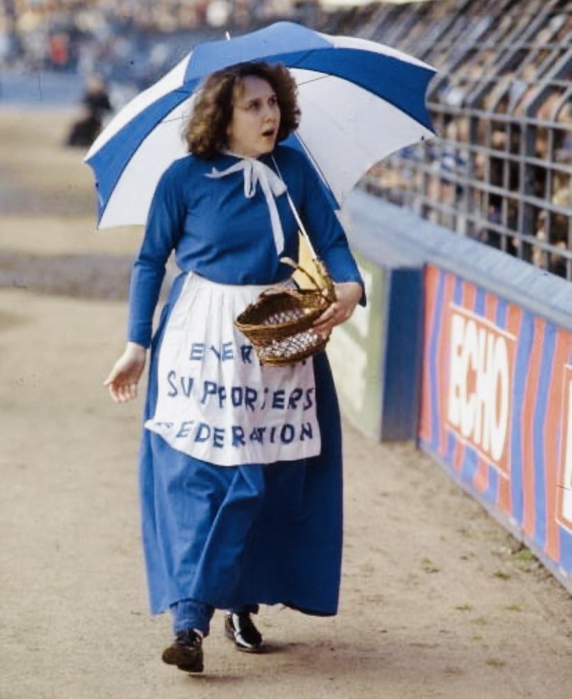 sarahdeboe's tweet photo. I found this photo of my next-door neighbour, & Evertonโs Toffeelady in the 80s. This from 1984. She was the last #Toffeelady to have the role for a long stretch of time. My dad recalls she accompanied players during the bus parade too. Nice little snippet of history๐ต๐๐ฝ#utft https://t.co/YjEhhOYUD8