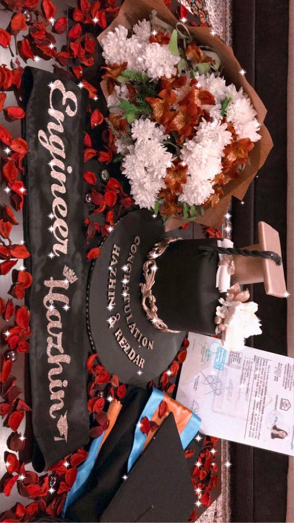 Hazhiinn's tweet photo. On the top of the world ๐ฉ๐ปโ๐
#Class_of_2020 https://t.co/9QaGU690gk