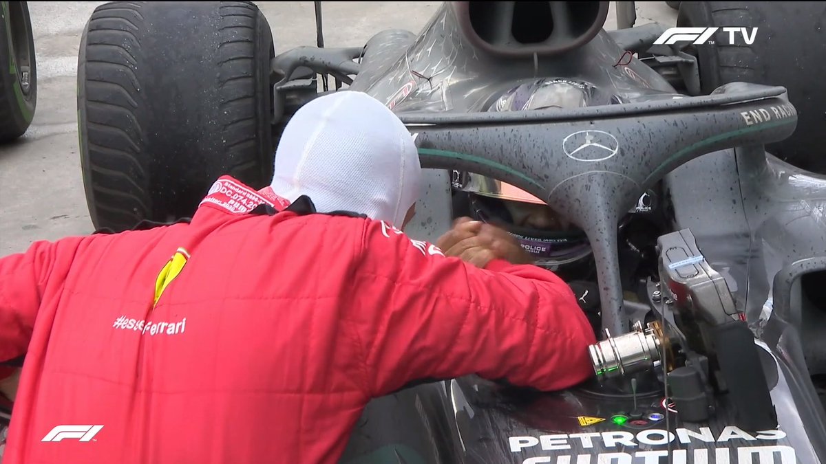 TelemetricoF1's tweet photo. Postales... de campeón a campeón
#SV5 apretón de manos a @LewisHamilton
#worldchampion #hamilton #7titulos
#TurkishGP #telemetricof1 #f1ap #F1 https://t.co/jAUOjLj1EH