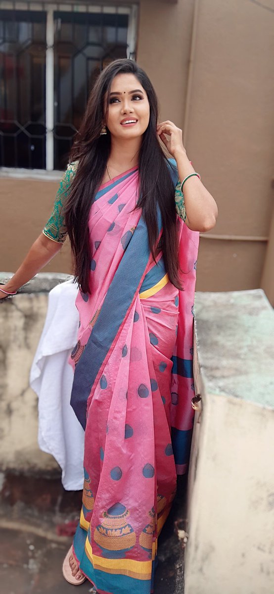 SaaiGayatri's tweet photo. KNOWLEDGE comes Frm looking AROUND😇WISDOM Comes frm looking UP 😎
.
Good evening ☕️☔️🎬 https://t.co/ltf0oUItzc