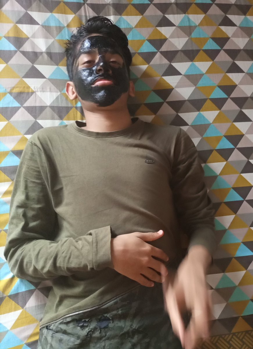 kh0ulah's tweet image. نجانے وہ کون سی خواتین ہوتی ہیں جو نعرہ لگاتی ہیں &quot;اپنی روٹی خود بناؤ&quot; ہمیں تو اپنے گھر کے مردوں کو pamper کرنے کا بڑا مزہ آتا ہے ۔۔۔چاہے وہ روٹی پکانی ہو کپڑے دھونے ہوں یا فیشل کرنا ہو۔ 
جسٹ لو اٹ۔ 🤪💃
#sundayactivity
#phophothings