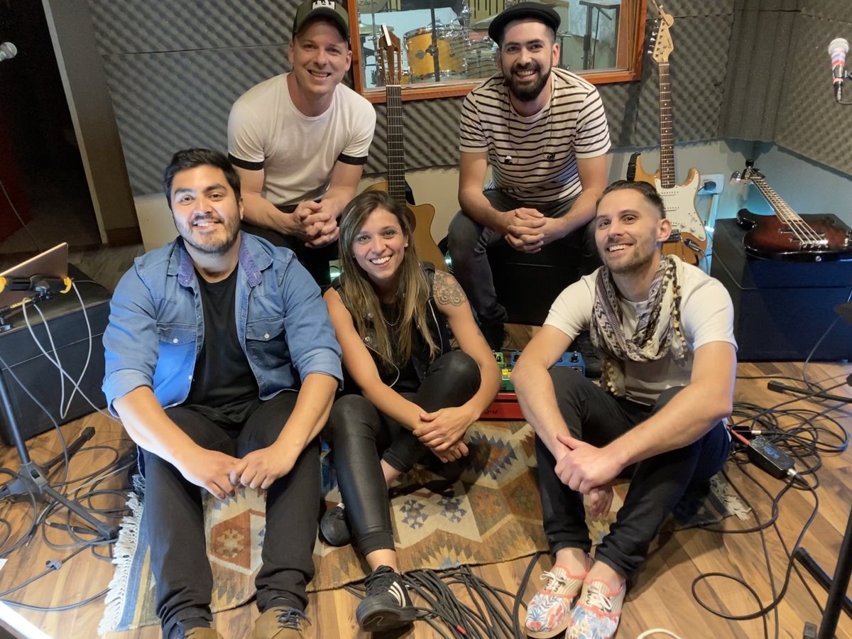 tahuemusica's tweet photo. Simplemente GRACIAS! Los queremos y esperamos reencontrarnos pronto. Que viva la música!
.
.
.
.
#tahue #musica #folkloreargentino #pop #live #treaming #show #picoftheday #felizdomingo #LAPENAENCASA #lapenademorfi #BuenDomingo https://t.co/FvhNtb9qQO