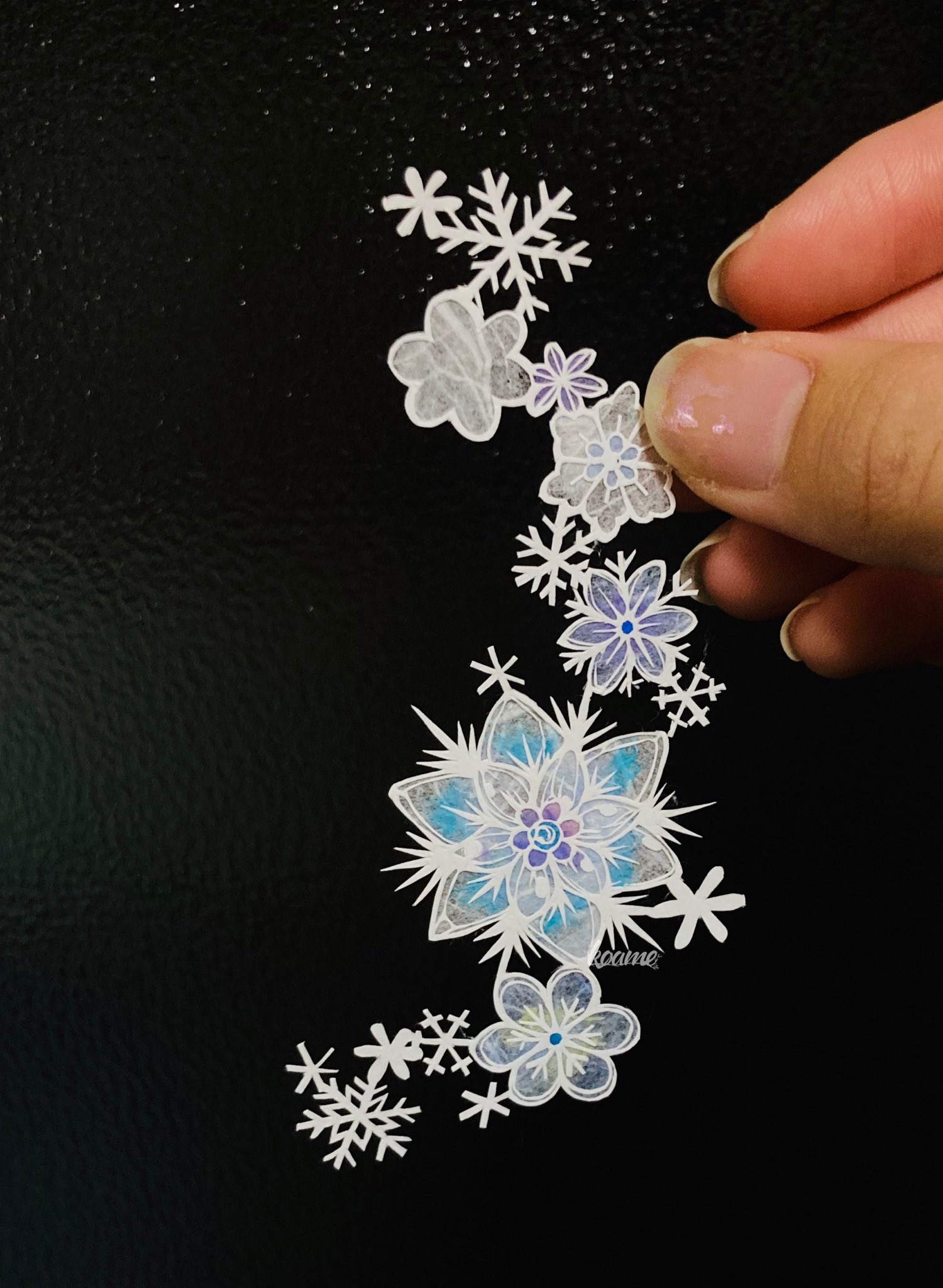 こあめ 濃黒切り絵展 六辺香 雪の結晶の別名 雪の結晶が六角形をしていることから ガラス細工ぽさの花を目指しました 切り絵 こあめいど 共鳴の時 T Co Zlszxx2dej Twitter