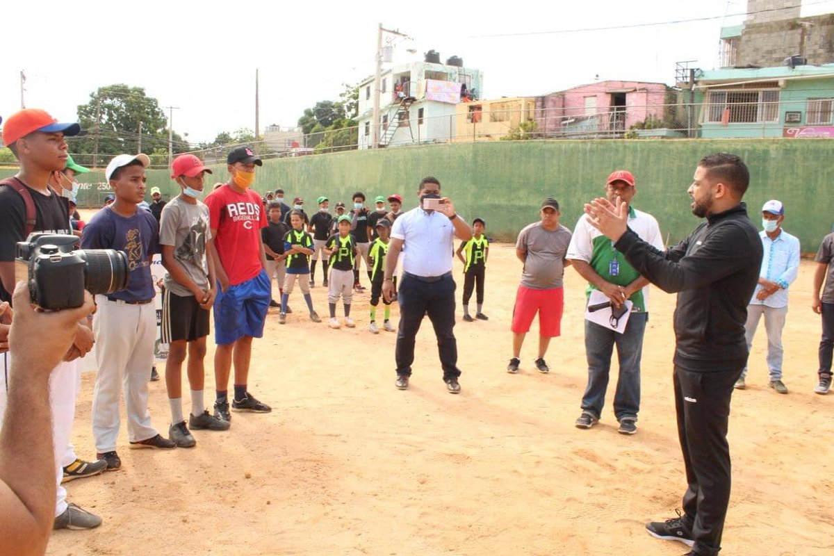 wegrullon's tweet photo. El deporte es de vital importancia para procurar el desarrollo de los jóvenes e infantes, haciendo que sean útiles de manera positiva en los sectores mas desfavorecidos, estaremos diciendo presente asumiendo nuestro compromiso social de apoyar esta disciplina. @montedepiedadrd https://t.co/Dd7l7RxNqO