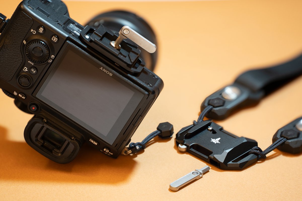 silence_corner's tweet photo. "Manta" Come with pi Strap 
Multifunction quick release mount
unibody design with ultra light weight 48.8g
integrated a hidden hex wrench
standard 20mm strap width with dual-sides mount function 

Check it on Kickstarter
https://t.co/GboFM3uwuM......
#pi_strap
#silencecorner https://t.co/ypBdCAWvvi