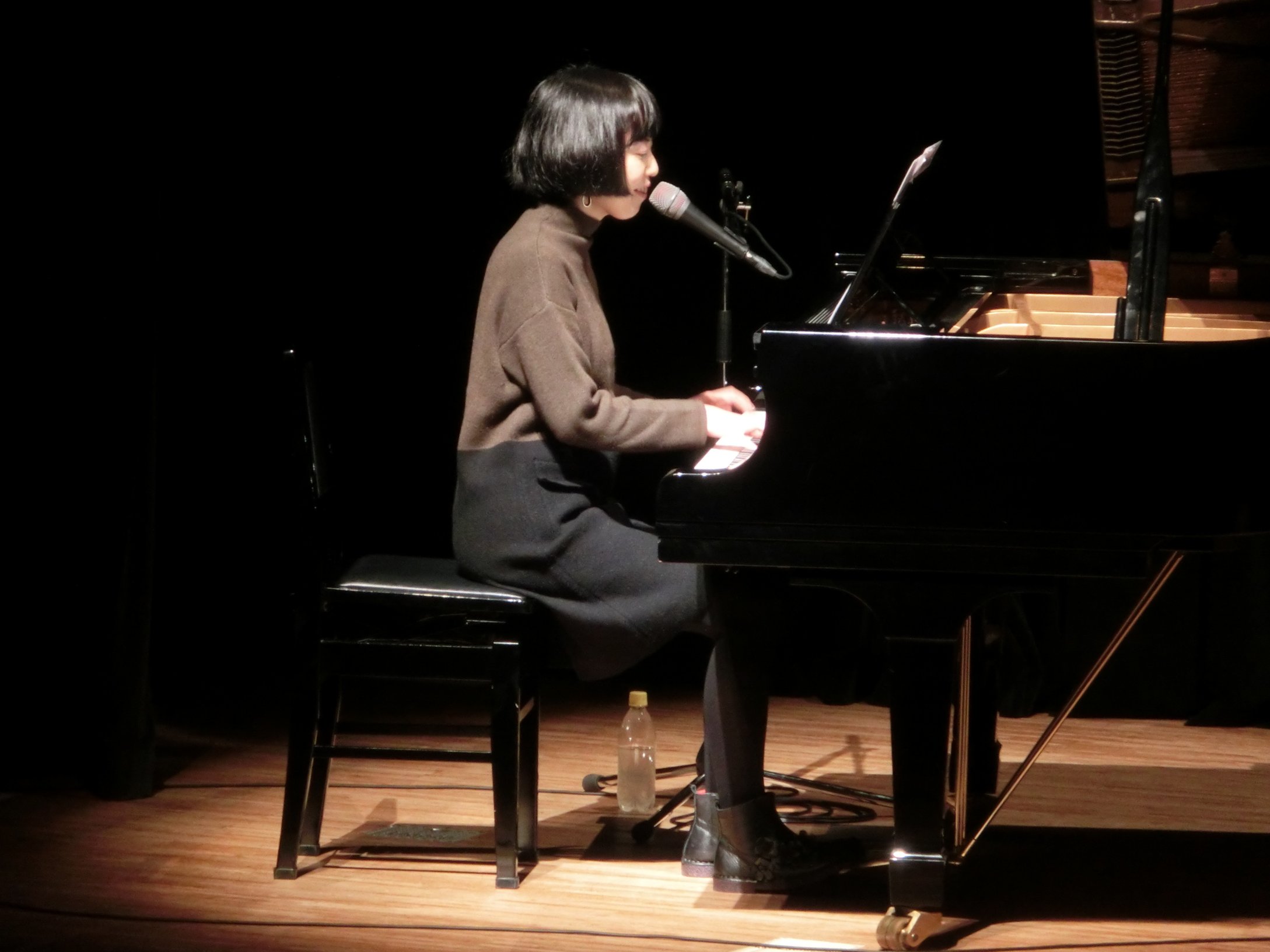 Rn ストラト 名もない花たちの会 主催のチャリティーコンサートで幹さんのライブを見て来ました ハレル夜 ともに歩こう Soil 光 青の軌跡 アンコール でした 幹miki T Co 4jbednjf6c Twitter