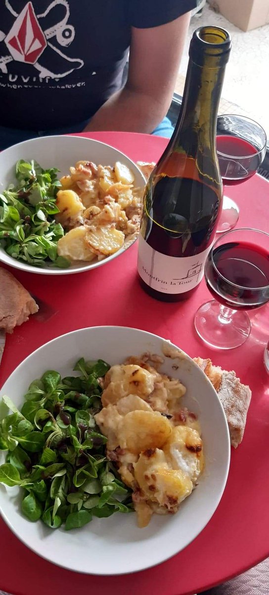 bil_le_creusois's tweet photo. La tartiflette au Salers #onvalide
 #RacontePasTaVieBilou https://t.co/unqQWXeEQo