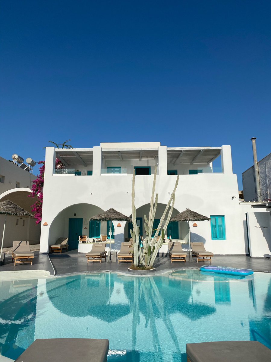 laqueencam's tweet photo. SANTORIN  🇬🇷 https://t.co/FQdbGO6i0E