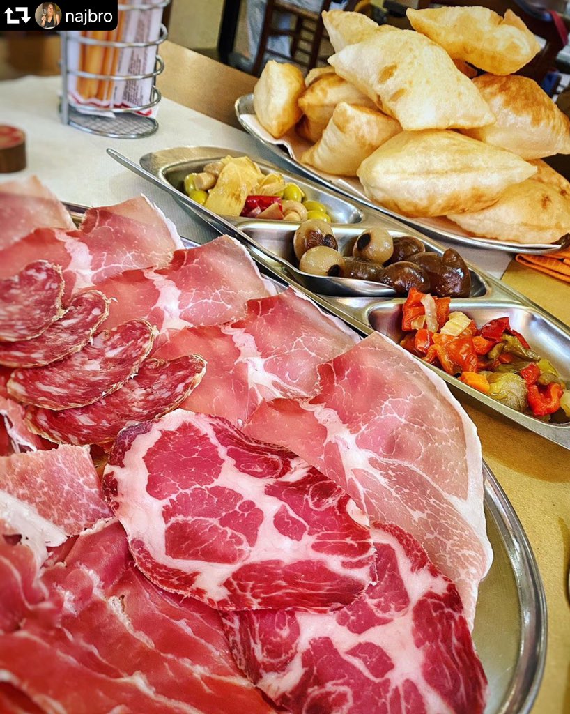 parma_food's tweet photo. repost @ najbro
Ultimo pranzo in “Emilia gialla”
#trattoriacotogni #tortafritta #tortafrittaesalumi #emiliaintavola #italiaamorsi #foodporn #parmafood #parmafoodlovers #lastlunch #foodexperience #clickandeat #foodporn #fdprn #eeeeeats https://t.co/uKSX36YpMW