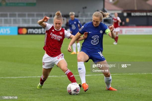Half time at the  #LondonDerby - plenty of action but no goals in  @ArsenalWFC v  @ChelseaFCW  Fingers crossed for some more excitement ahead  Captured by  @catherineivill &  @_harrietlander   #WomensFootballWeekend