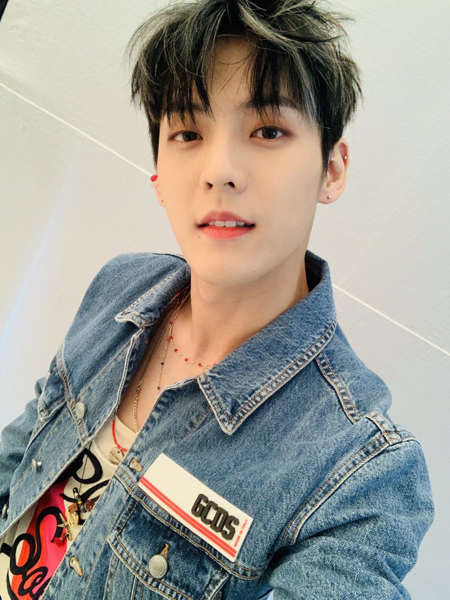 btob2mh's tweet photo. 셀 카 받 아 랏 😉 https://t.co/OmlRpaxJkB
