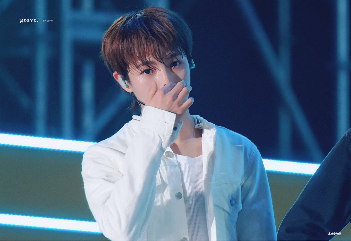 🌈hourly renjun 🏡 tweet media