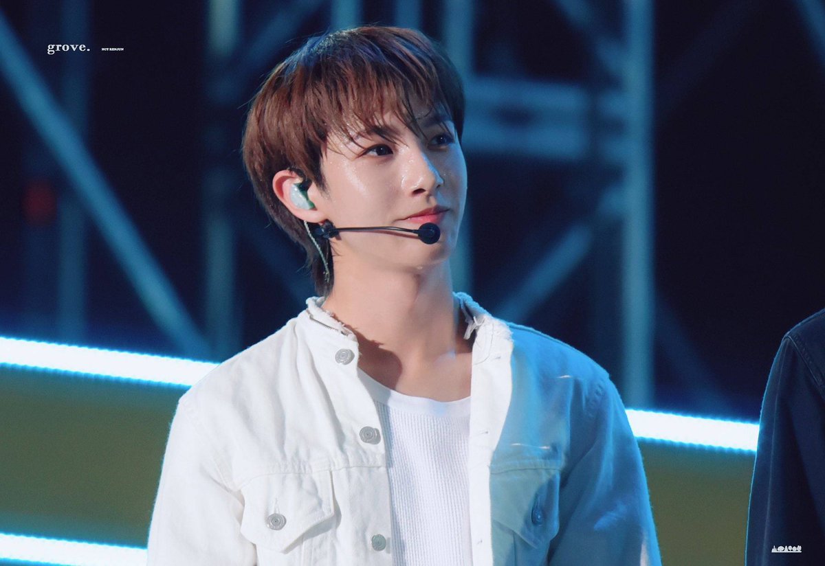 🌈hourly renjun 🏡 tweet media