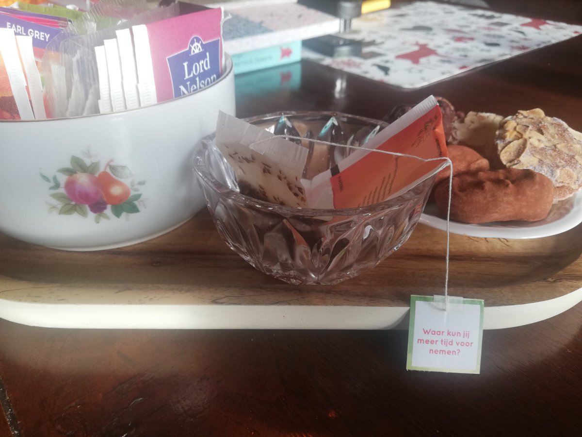 AgnesHuidink's tweet photo. Quote van de dag: waar kun jij meer tijd voor nemen? Nou, dat weet ik! Thee/koffie drinken met vriendin en daarna creatief bezig! #Deventer #creatief #kerst #hergebruik #recycle https://t.co/0SOcvoYCBT