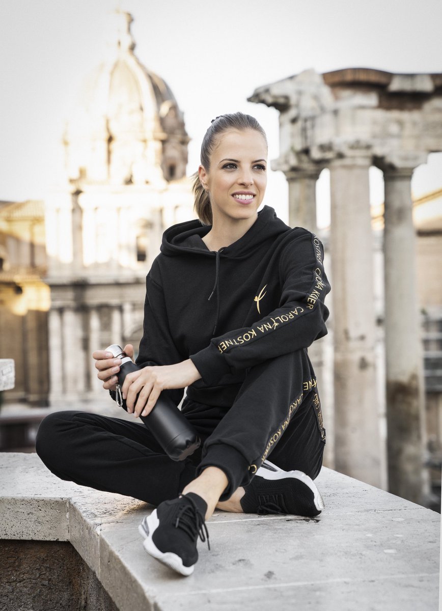 msKOSTNER's tweet photo. Let me introduce you to #IcenoniceTracksuit, my ideal union of style and comfort: the cropped hoody combined with the track pants, is just perfect to wear as a whole or with other items from the my collection!

#icenonice #tracksuit #collection #trainwithstyle @SagesterSrl https://t.co/Uzg4445WfQ